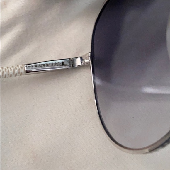 Louis Vuitton sunglasses - Picture 7 of 8